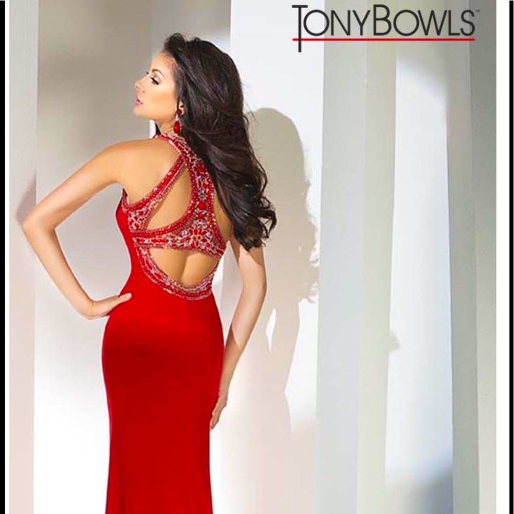Gorgeous Tony Bowls style 11685. Color is Red. Size 4